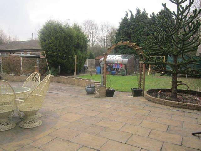  Image of 3 bedroom Bungalow to rent in Ballater Drive Houghton Green Warrington WA2 at Fearnhead Lane  Warrington, WA2 0LX