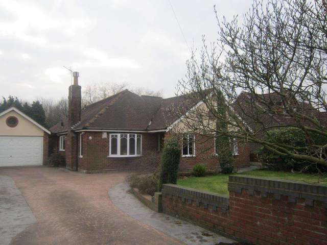  Image of 3 bedroom Bungalow to rent in Ballater Drive Houghton Green Warrington WA2 at Fearnhead Lane  Warrington, WA2 0LX