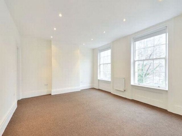  Image of 4 bedroom Flat to rent in Finchley Road London NW8 at St John`s Wood, NW8 6EB