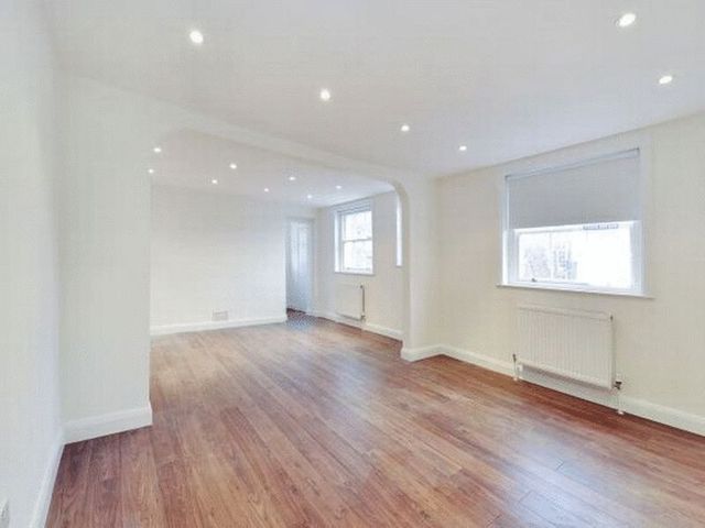  Image of 4 bedroom Flat to rent in Finchley Road London NW8 at St John`s Wood, NW8 6EB
