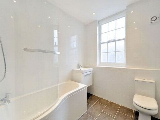  Image of 4 bedroom Flat to rent in Finchley Road London NW8 at St John`s Wood, NW8 6EB