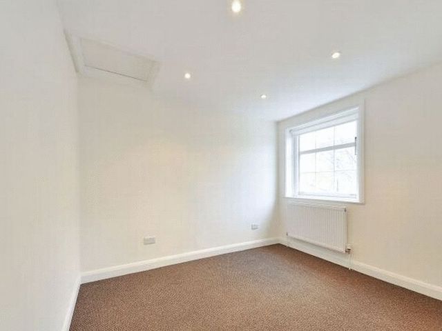  Image of 4 bedroom Flat to rent in Finchley Road London NW8 at St John`s Wood, NW8 6EB