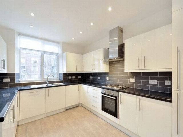  Image of 4 bedroom Flat to rent in Finchley Road London NW8 at St John`s Wood, NW8 6EB