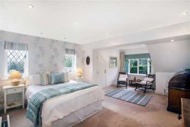  Image of 5 bedroom Property for sale in Foxglove Gardens Purley CR8 at Foxglove Gardens Webb Estate, Purley Webb Estate, Purley, CR8 3LQ
