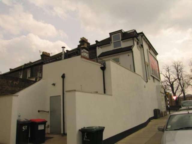  Image of 2 bedroom Flat to rent in Friern Barnet Road London N11 at Friern Barnet Road Friern Barnet London, N11 3EG