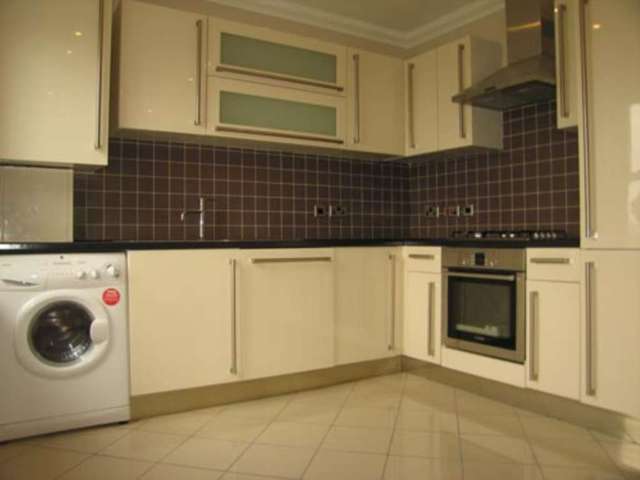  Image of 2 bedroom Flat to rent in Friern Barnet Road London N11 at Friern Barnet Road Friern Barnet London, N11 3EG