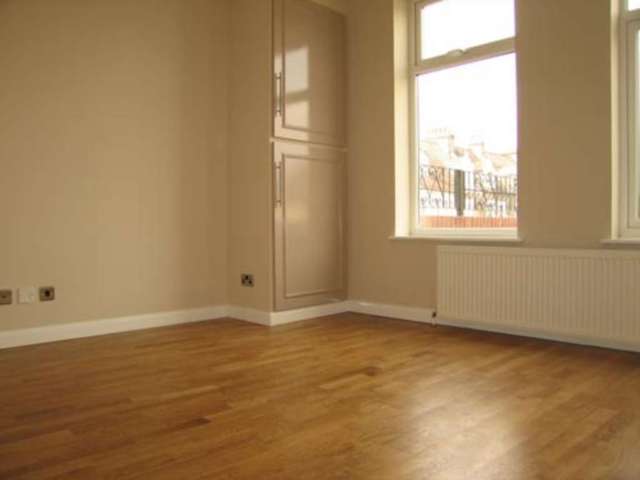 Image of 2 bedroom Flat to rent in Friern Barnet Road London N11 at Friern Barnet Road Friern Barnet London, N11 3EG