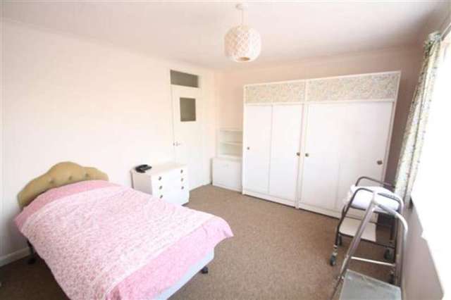  Image of 1 bedroom Flat for sale in Boundary Road Worthing BN11 at West Worthing, BN11 4LU