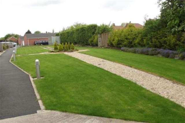  Image of 2 bedroom Bungalow to rent in Gardeners Close Carlton Nottingham NG4 at Nottingham, NG4 3JG
