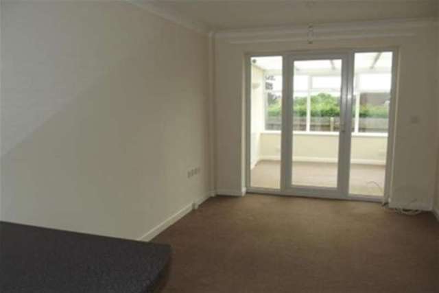  Image of 2 bedroom Bungalow to rent in Gardeners Close Carlton Nottingham NG4 at Nottingham, NG4 3JG