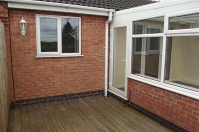  Image of 2 bedroom Bungalow to rent in Gardeners Close Carlton Nottingham NG4 at Nottingham, NG4 3JG