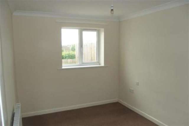  Image of 2 bedroom Bungalow to rent in Gardeners Close Carlton Nottingham NG4 at Nottingham, NG4 3JG
