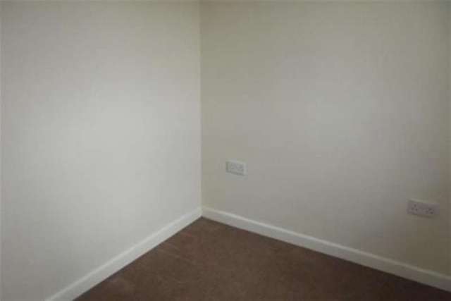  Image of 2 bedroom Bungalow to rent in Gardeners Close Carlton Nottingham NG4 at Nottingham, NG4 3JG