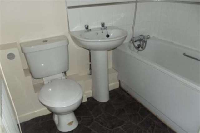  Image of 2 bedroom Bungalow to rent in Gardeners Close Carlton Nottingham NG4 at Nottingham, NG4 3JG