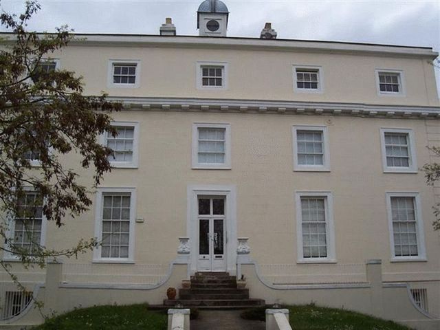  Image of 3 bedroom Flat to rent in Gladding Road London E12 at Gladding Road Manor Park London, E12 5DD