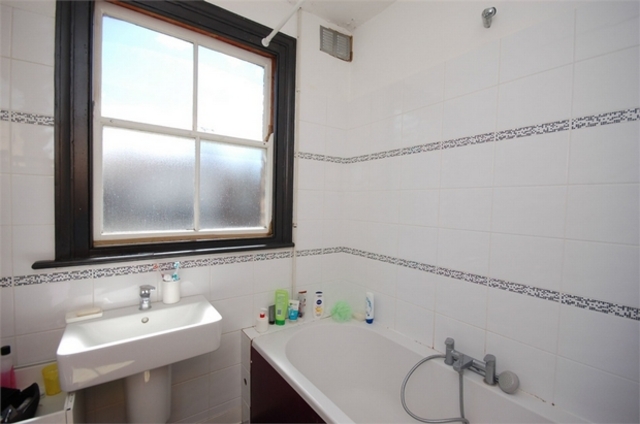  Image of 2 bedroom Flat to rent in Goodson Road London NW10 at Harlesden Harlesden, NW10 9LR