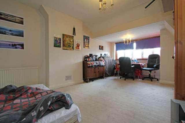  Image of 5 bedroom Detached house to rent in Green Lane London SW16 at Green Lane Norbury-streatham London, SW16 3BJ