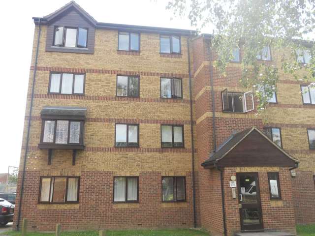  Image of 2 bedroom Flat to rent in Greenslade Road Barking IG11 at Greenslade  Barking, IG11 9XE