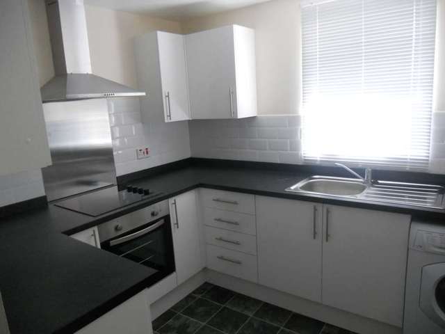  Image of 2 bedroom Flat to rent in Greenslade Road Barking IG11 at Greenslade  Barking, IG11 9XE