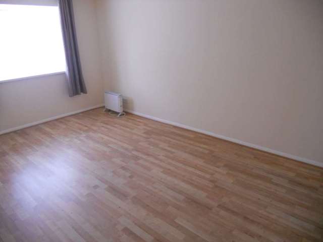  Image of 2 bedroom Flat to rent in Greenslade Road Barking IG11 at Greenslade  Barking, IG11 9XE