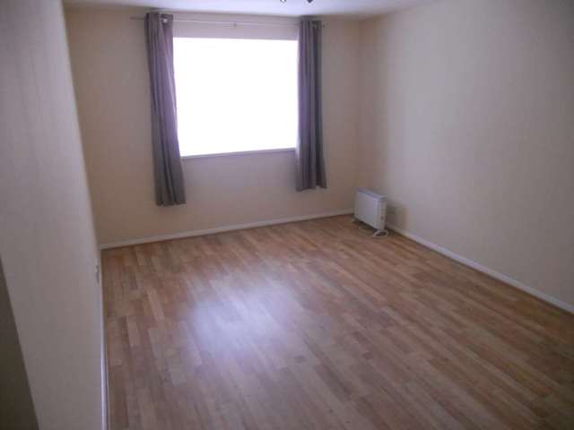  Image of 2 bedroom Flat to rent in Greenslade Road Barking IG11 at Greenslade  Barking, IG11 9XE