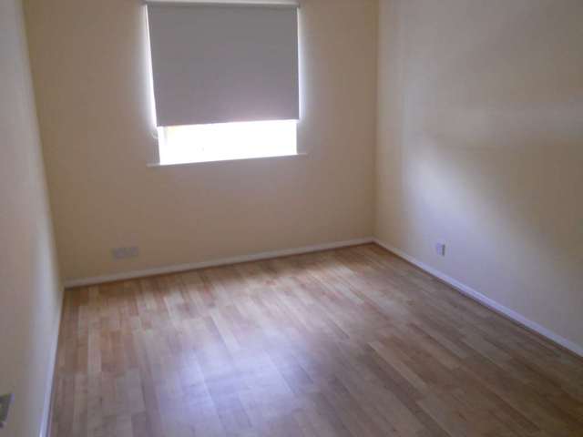  Image of 2 bedroom Flat to rent in Greenslade Road Barking IG11 at Greenslade  Barking, IG11 9XE