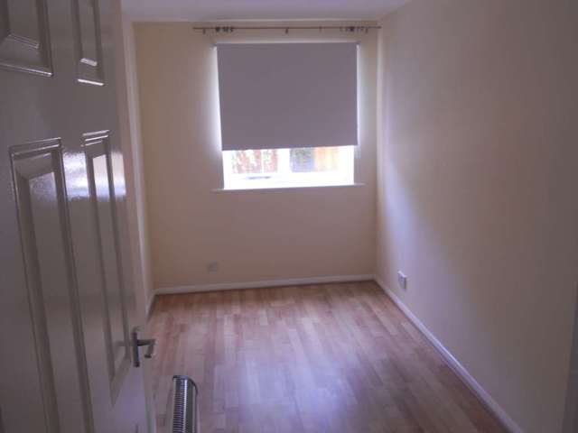  Image of 2 bedroom Flat to rent in Greenslade Road Barking IG11 at Greenslade  Barking, IG11 9XE