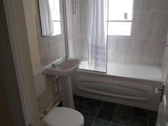  Image of 2 bedroom Flat to rent in Greenslade Road Barking IG11 at Greenslade  Barking, IG11 9XE