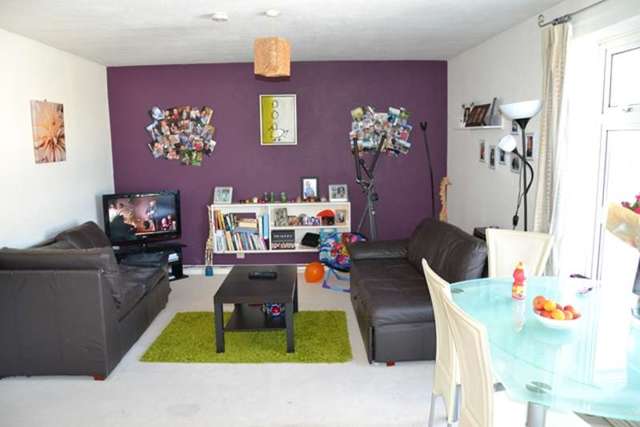  Image of 2 bedroom Flat to rent in Grosvenor Bridge Road Bath BA1 at Hampton House  Bath, BA1 6BE