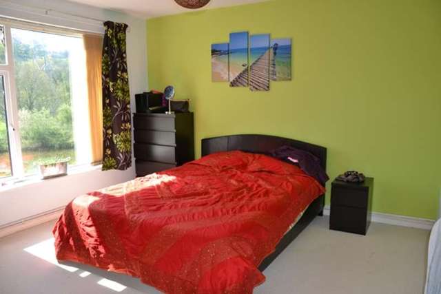  Image of 2 bedroom Flat to rent in Grosvenor Bridge Road Bath BA1 at Hampton House  Bath, BA1 6BE