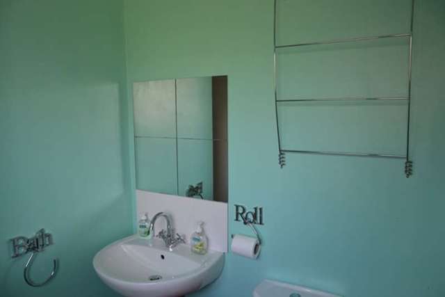  Image of 2 bedroom Flat to rent in Grosvenor Bridge Road Bath BA1 at Hampton House  Bath, BA1 6BE