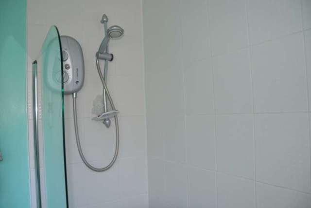  Image of 2 bedroom Flat to rent in Grosvenor Bridge Road Bath BA1 at Hampton House  Bath, BA1 6BE