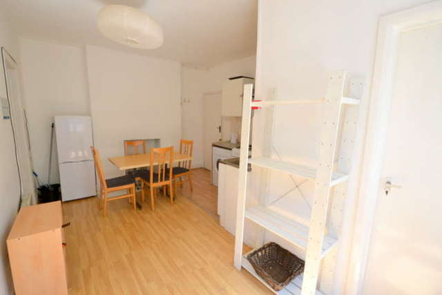  Image of 2 bedroom Flat to rent in Hanbury Street London E1 at Brick Lane  Shoreditch, E1 5JP