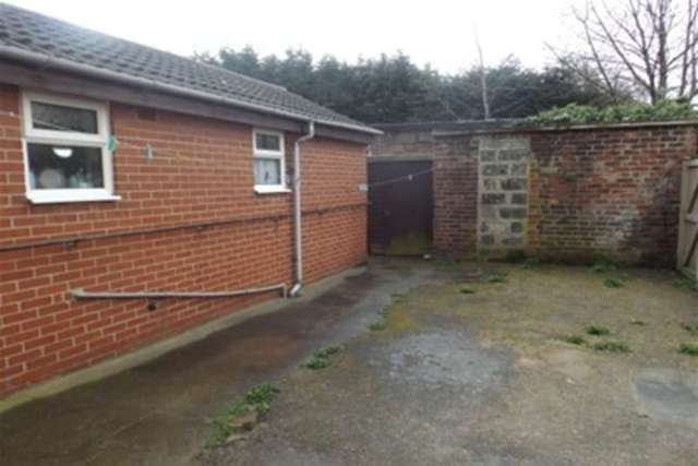  Image of 2 bedroom Terraced house to rent in Hardwick Road Featherstone Pontefract WF7 at Pontefract, WF7 5JA