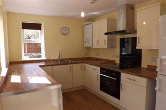  Image of 2 bedroom Semi-Detached house to rent in Ronald Road Harold Wood Romford RM3 at Romford, RM3 0RB