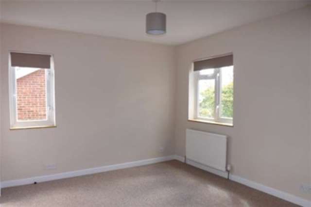  Image of 2 bedroom Semi-Detached house to rent in Ronald Road Harold Wood Romford RM3 at Romford, RM3 0RB