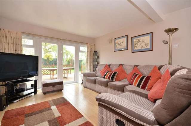  Image of 2 bedroom Bungalow for sale in Hart Plain Avenue Cowplain Waterlooville PO8 at Cowplain Waterlooville Waterlooville, PO8 8PP