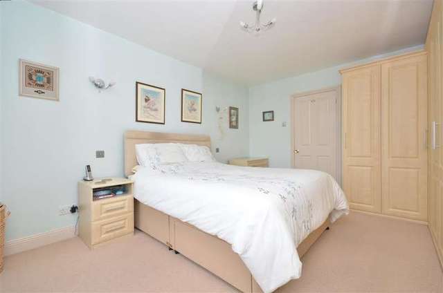  Image of 2 bedroom Bungalow for sale in Hart Plain Avenue Cowplain Waterlooville PO8 at Cowplain Waterlooville Waterlooville, PO8 8PP
