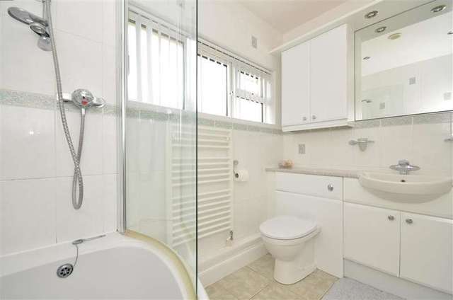  Image of 2 bedroom Bungalow for sale in Hart Plain Avenue Cowplain Waterlooville PO8 at Cowplain Waterlooville Waterlooville, PO8 8PP