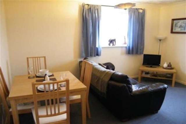  Image of 2 bedroom Flat to rent in Hazel Road Four Marks Alton GU34 at Alton, GU34 5EX