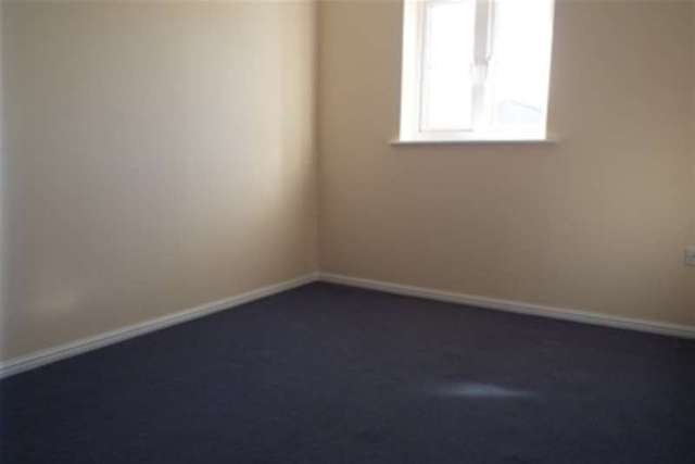  Image of 2 bedroom Flat to rent in Hazel Road Four Marks Alton GU34 at Alton, GU34 5EX