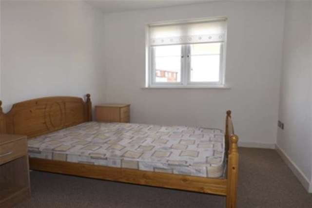  Image of 1 bedroom Flat to rent in Heol Staughton Cardiff CF10 at Cardiff, CF10 5FS