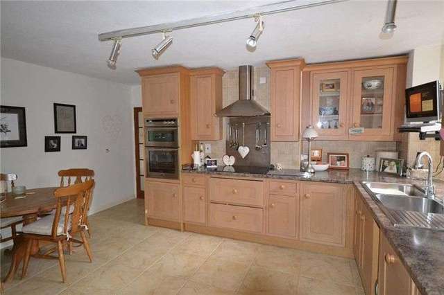  Image of 5 bedroom Detached house to rent in High Street Queen Camel Yeovil BA22 at High Street Queen Camel Yeovil, Somerset, BA22 7NQ