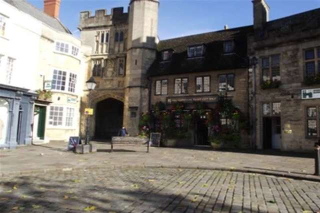  Image of 1 bedroom Flat to rent in High Street Wells BA5 at Wells, BA5 2AA