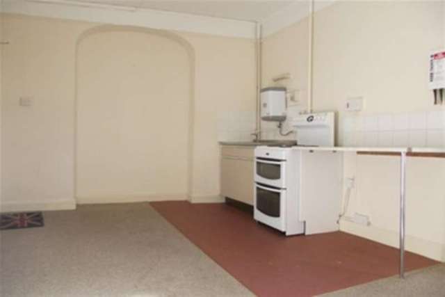  Image of 1 bedroom Flat to rent in High Street Wells BA5 at Wells, BA5 2AA