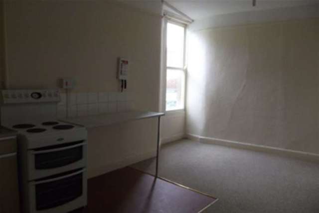  Image of 1 bedroom Flat to rent in High Street Wells BA5 at Wells, BA5 2AA