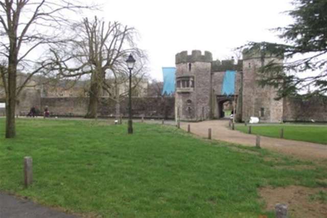  Image of 1 bedroom Flat to rent in High Street Wells BA5 at Wells, BA5 2AA