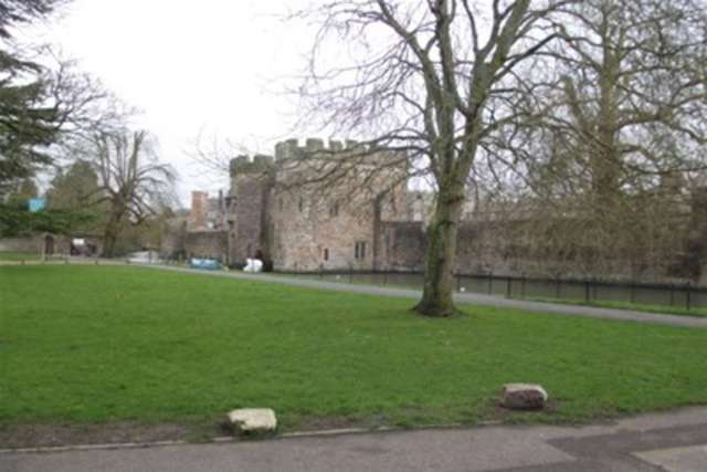  Image of 1 bedroom Flat to rent in High Street Wells BA5 at Wells, BA5 2AA