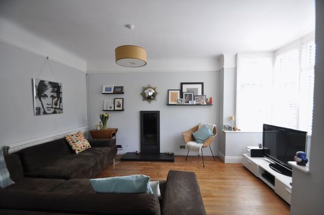  Image of 3 bedroom Detached house for sale in Highgate Lane Farnborough GU14 at Highgate Lane  Farnborough, GU14 8AE