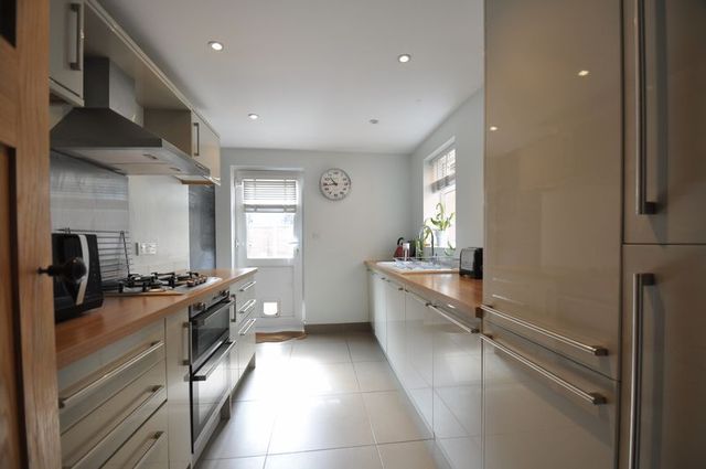  Image of 3 bedroom Detached house for sale in Highgate Lane Farnborough GU14 at Highgate Lane  Farnborough, GU14 8AE